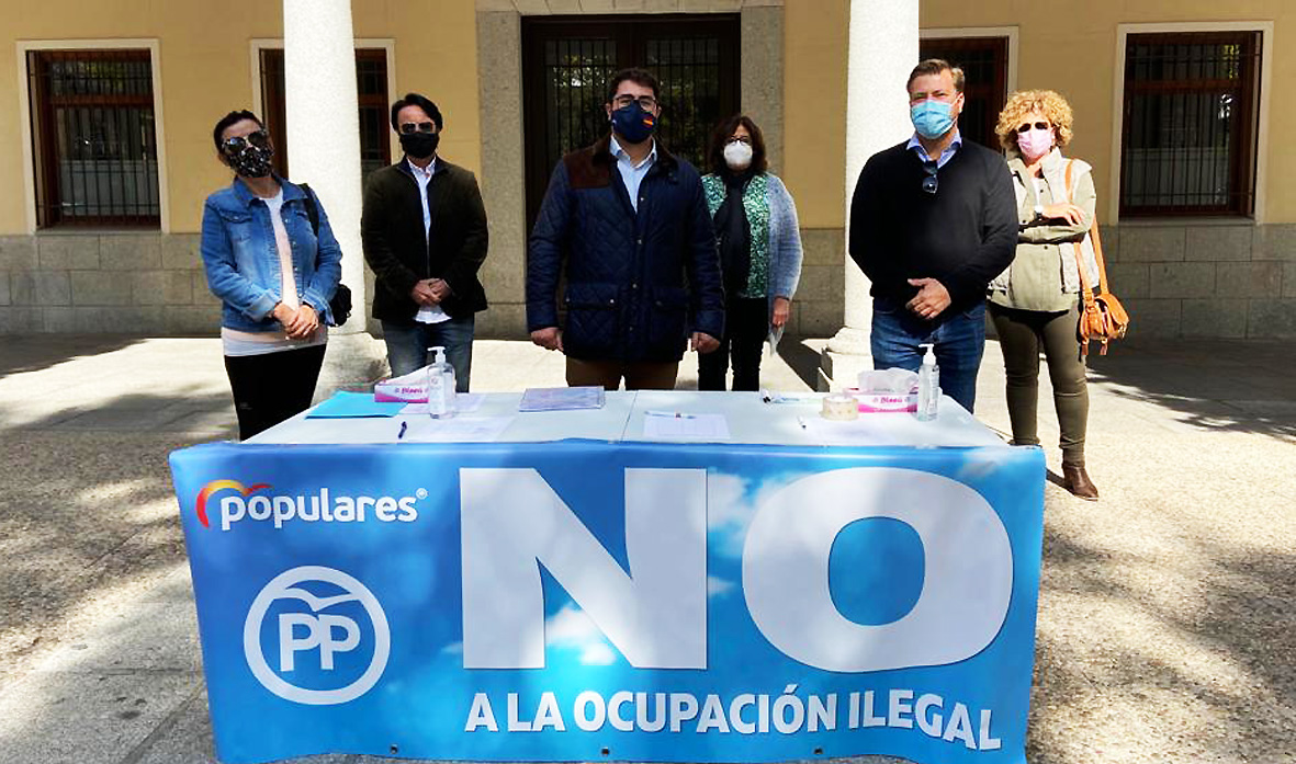 Torrijos junta mil firmas contra el grave problema de la ocupación ilegal de viviendas 