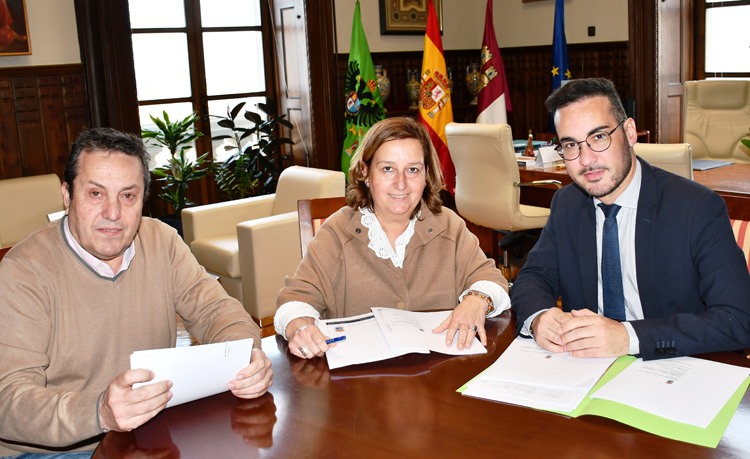 La Diputación toledana se reúne con el alcalde de Cazalegas