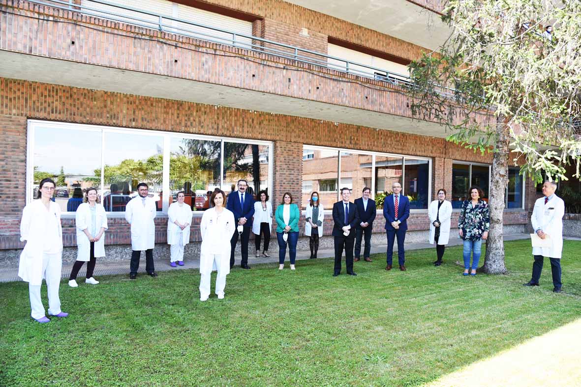 El presidente de Castilla la Mancha y la edil talaverana visitan empresas textiles en la Ciudad de la Cer&aacute;mica