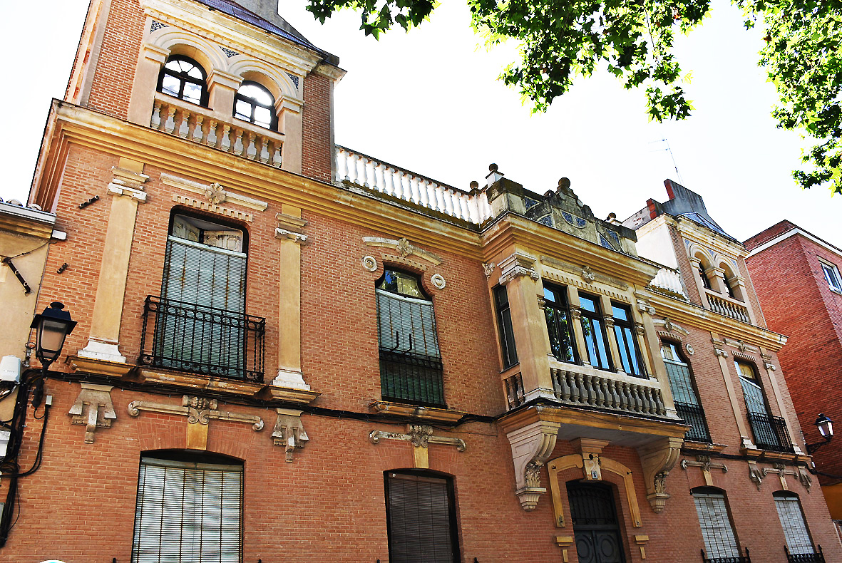 Un edificio modernista con cer&aacute;mica de Ruiz de Luna acoger&aacute; el Conservatorio de M&uacute;sica