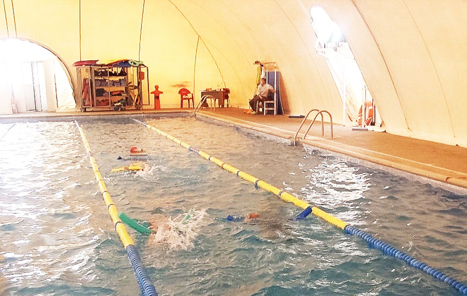 Fuensalida cubrirá y climatizará una piscina de 35 años con un globo