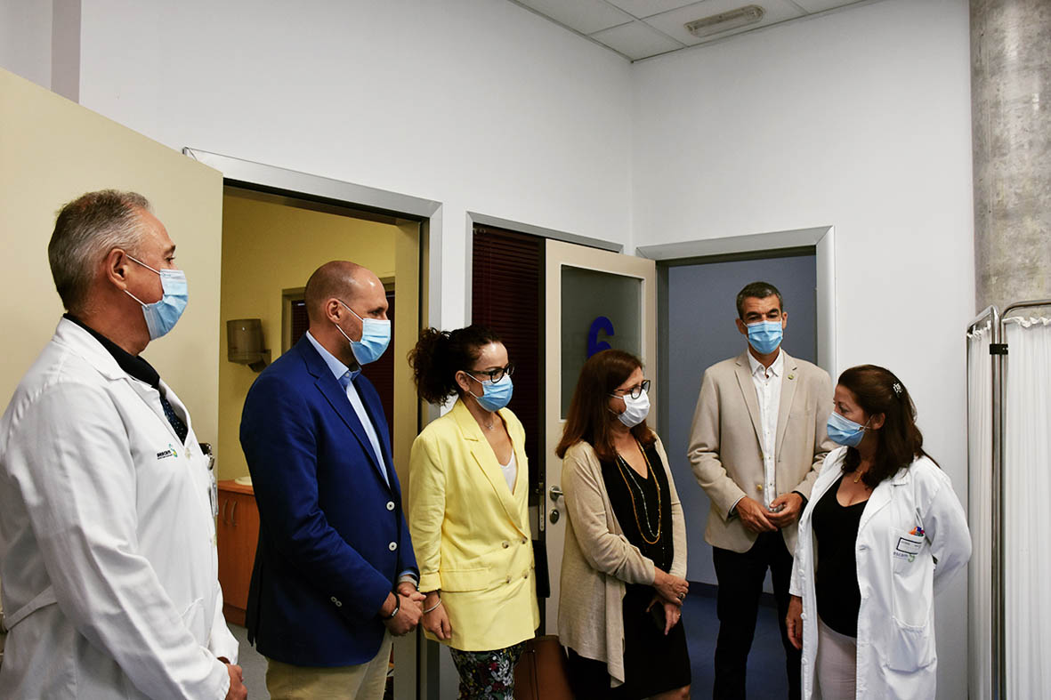 La directora del SESCAM visita el Hospital de Talavera de la Reina