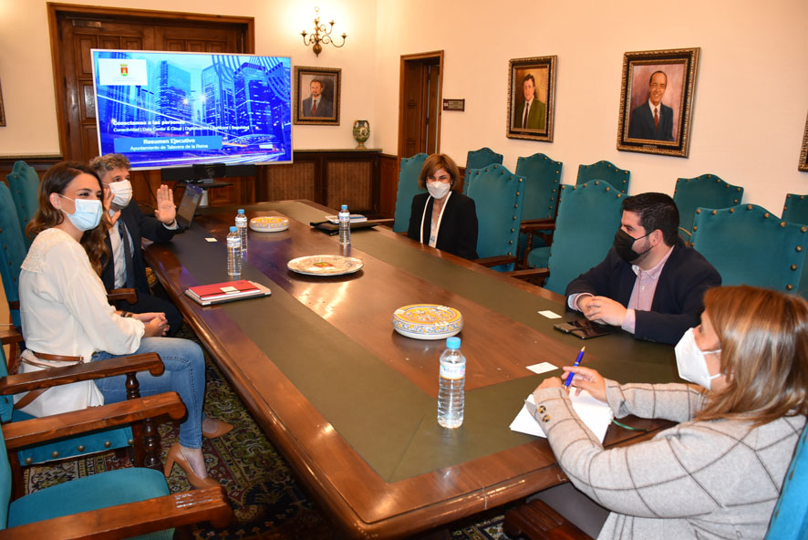 La alcaldesa de Talavera se reúne con directivos de Aire Networks