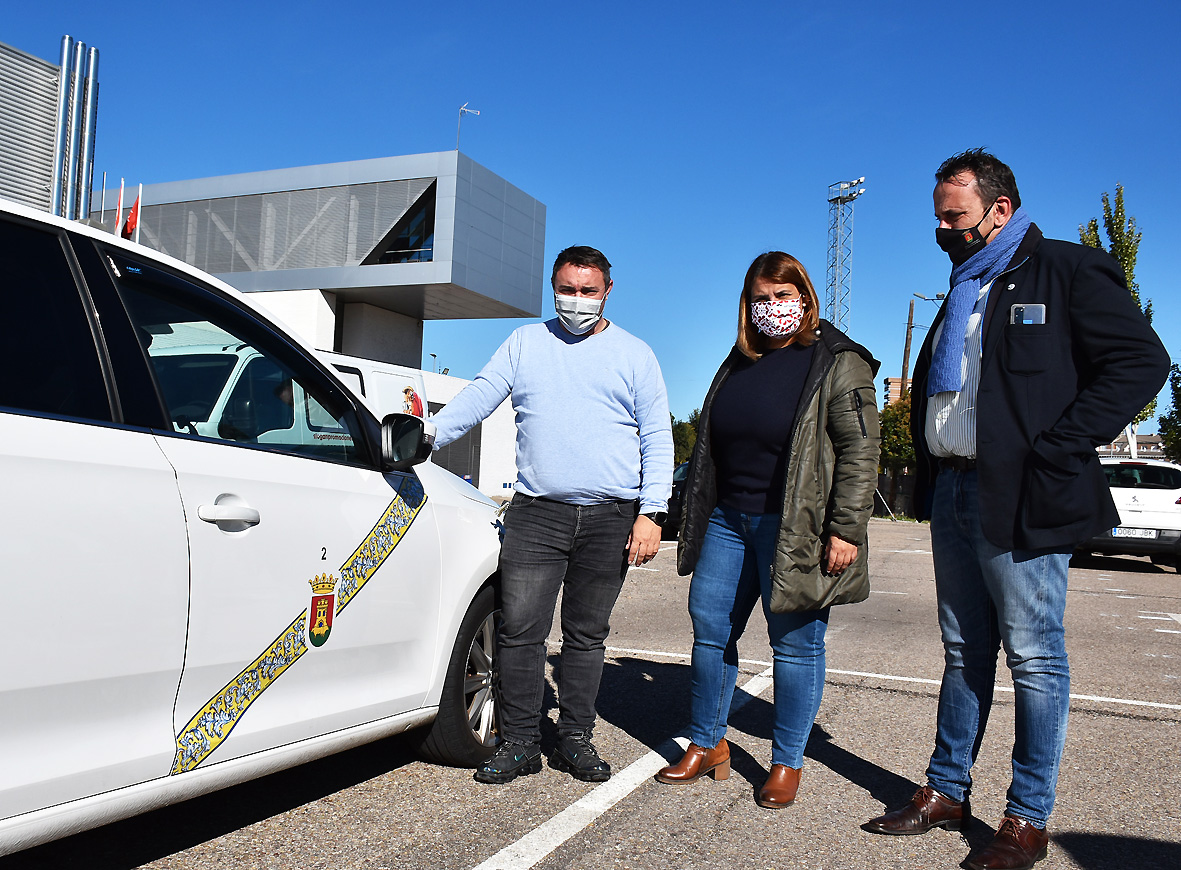 El Gobierno de Talavera renueva la imagen de los taxis con una greca 