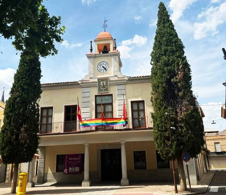 La polémica de la bandera LGTB de Torrijos